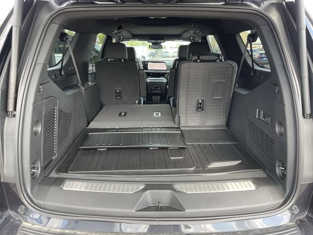 New 2026 Chevrolet Suburban Premier w/ Sun And Tow Package AWD/4WD image 25