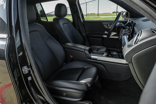 Used 2025 Mercedes-Benz GLB 250 image 35