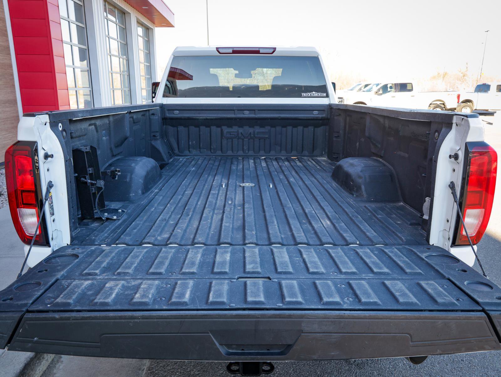 Used 2024 GMC Sierra 3500 SLE w/ SLE Convenience Package image 5