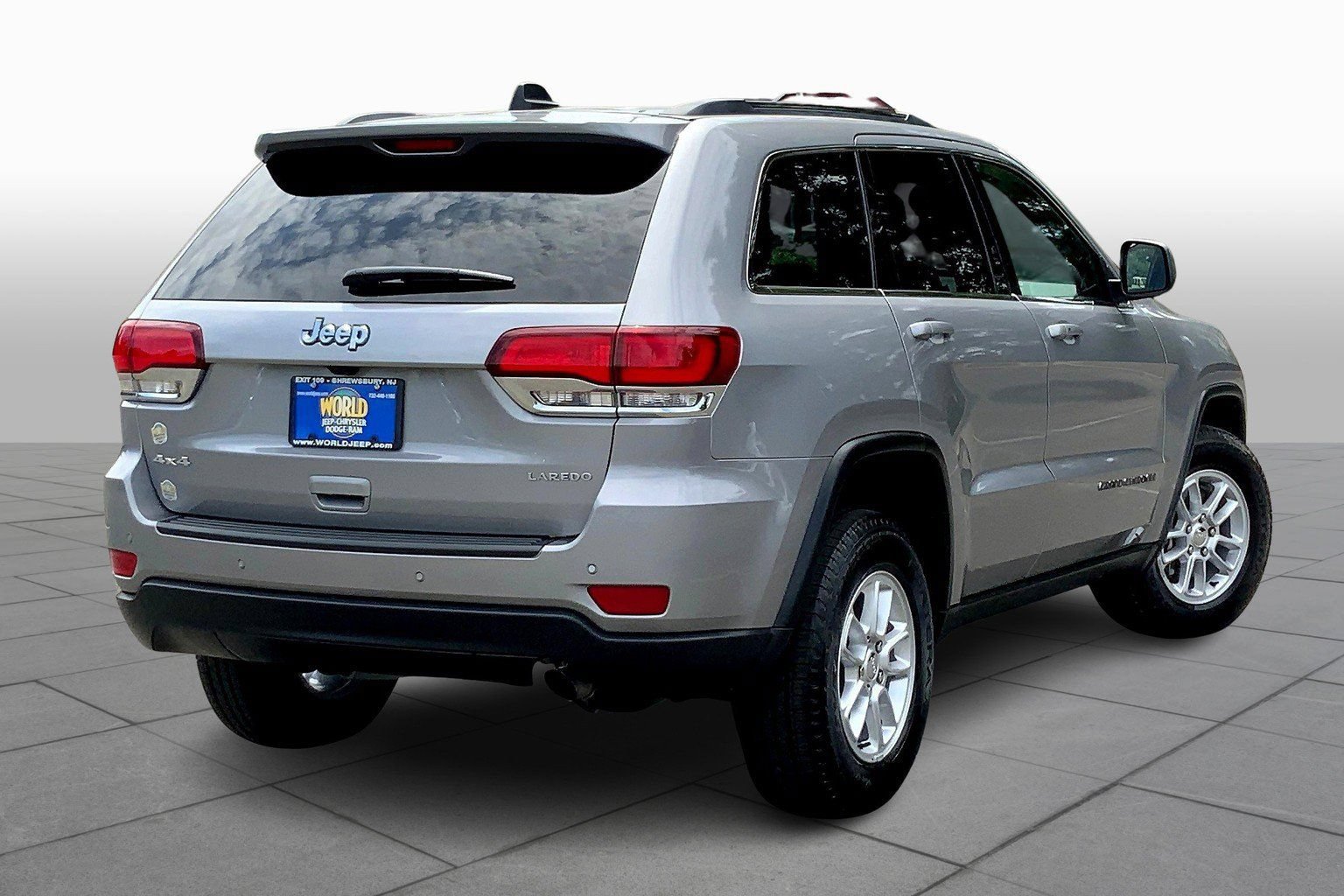 Used 2020 Jeep Grand Cherokee Laredo AWD/4WD image 11