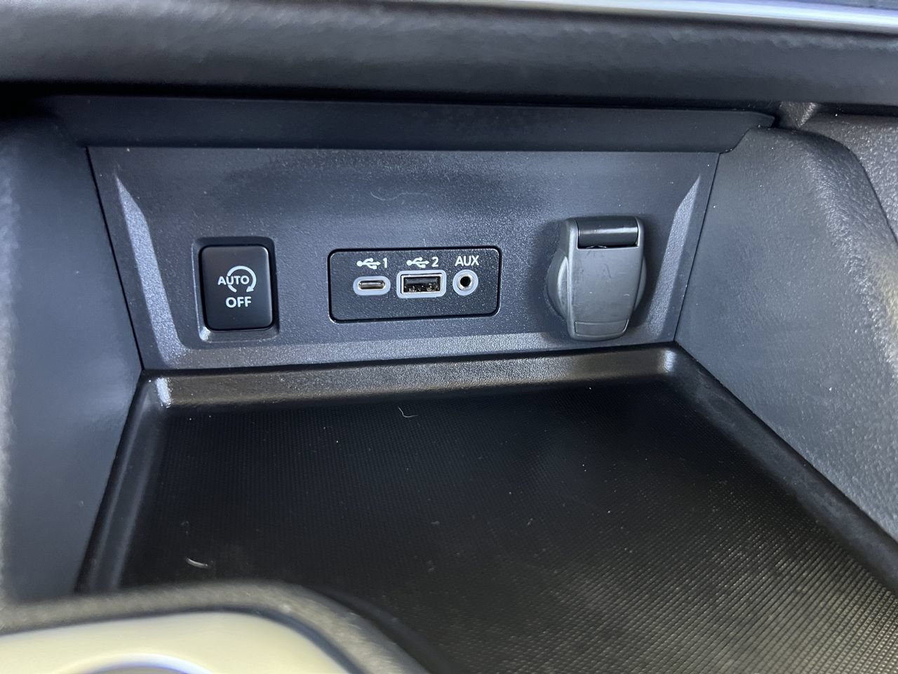 Used 2025 Nissan Sentra SV FWD image 17