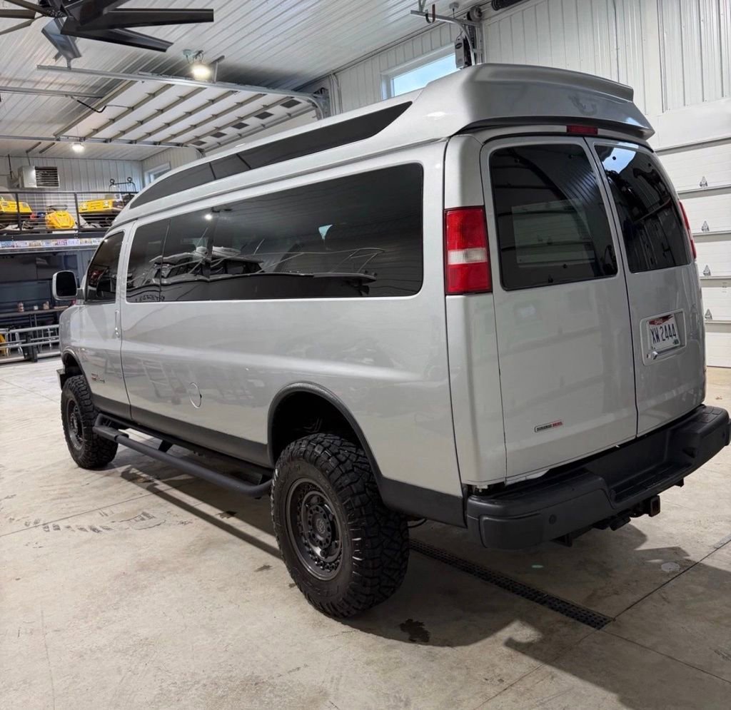 Used 2018 GMC Savana 3500 Extended RWD image 4