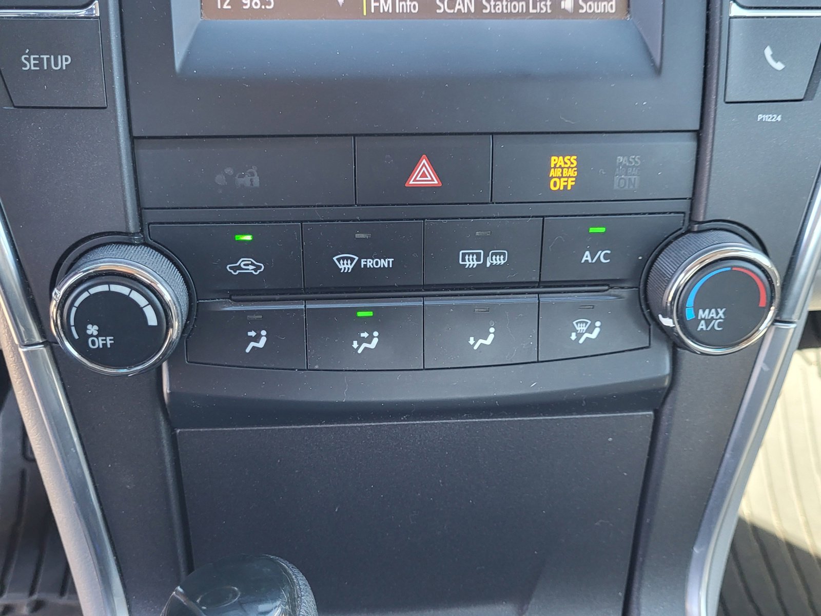 Used 2016 Toyota Camry LE image 28