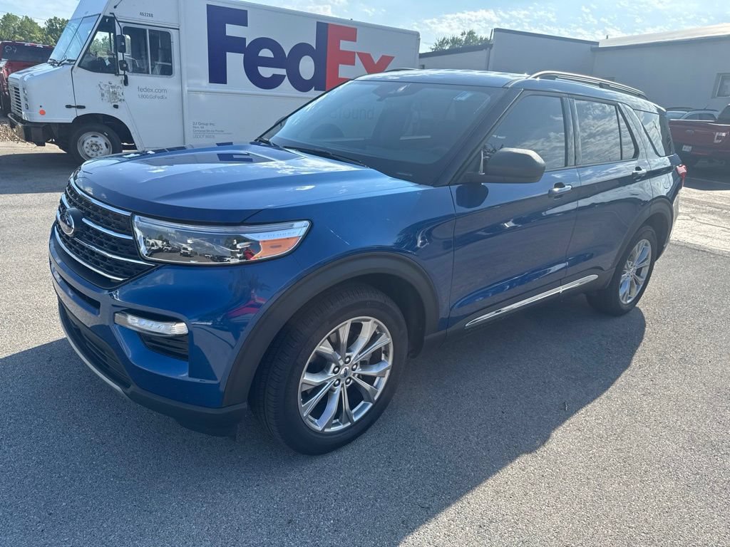 Used 2023 Ford Explorer XLT w/ Equipment Group 202A AWD/4WD image 7