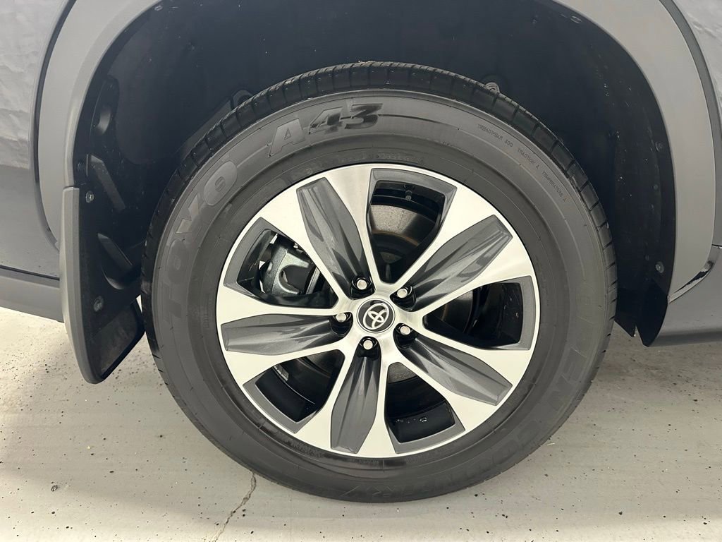 Used 2025 Toyota Highlander XLE image 71