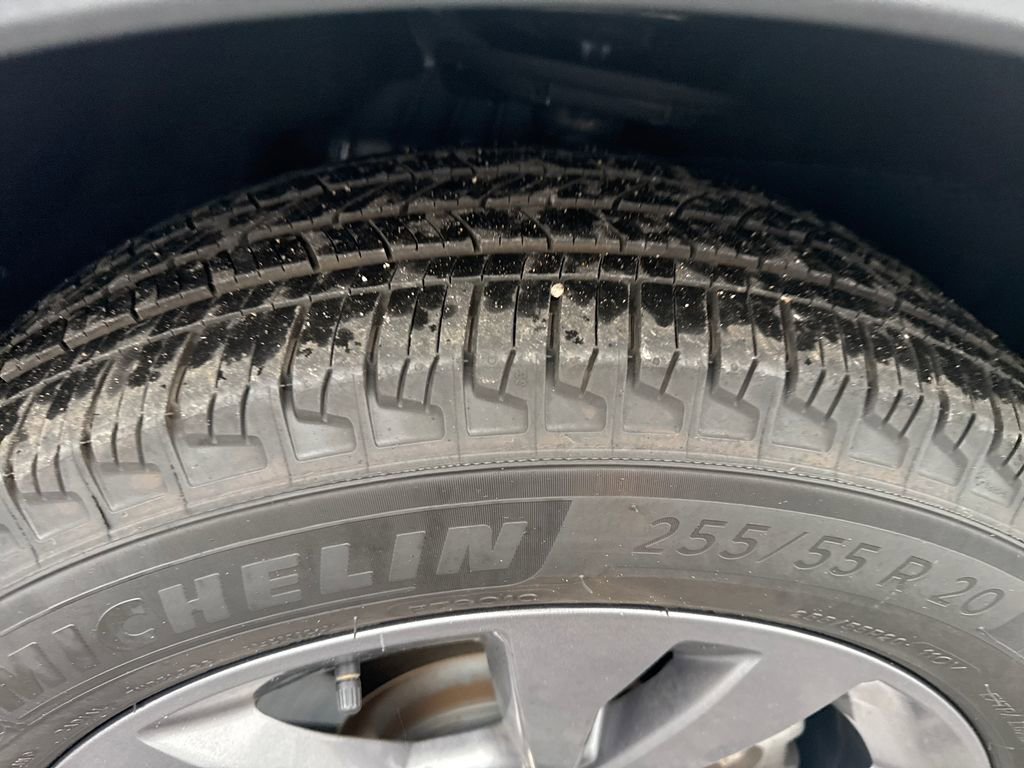 Used 2025 Ford Explorer Active w/ Active Comfort Package image 17