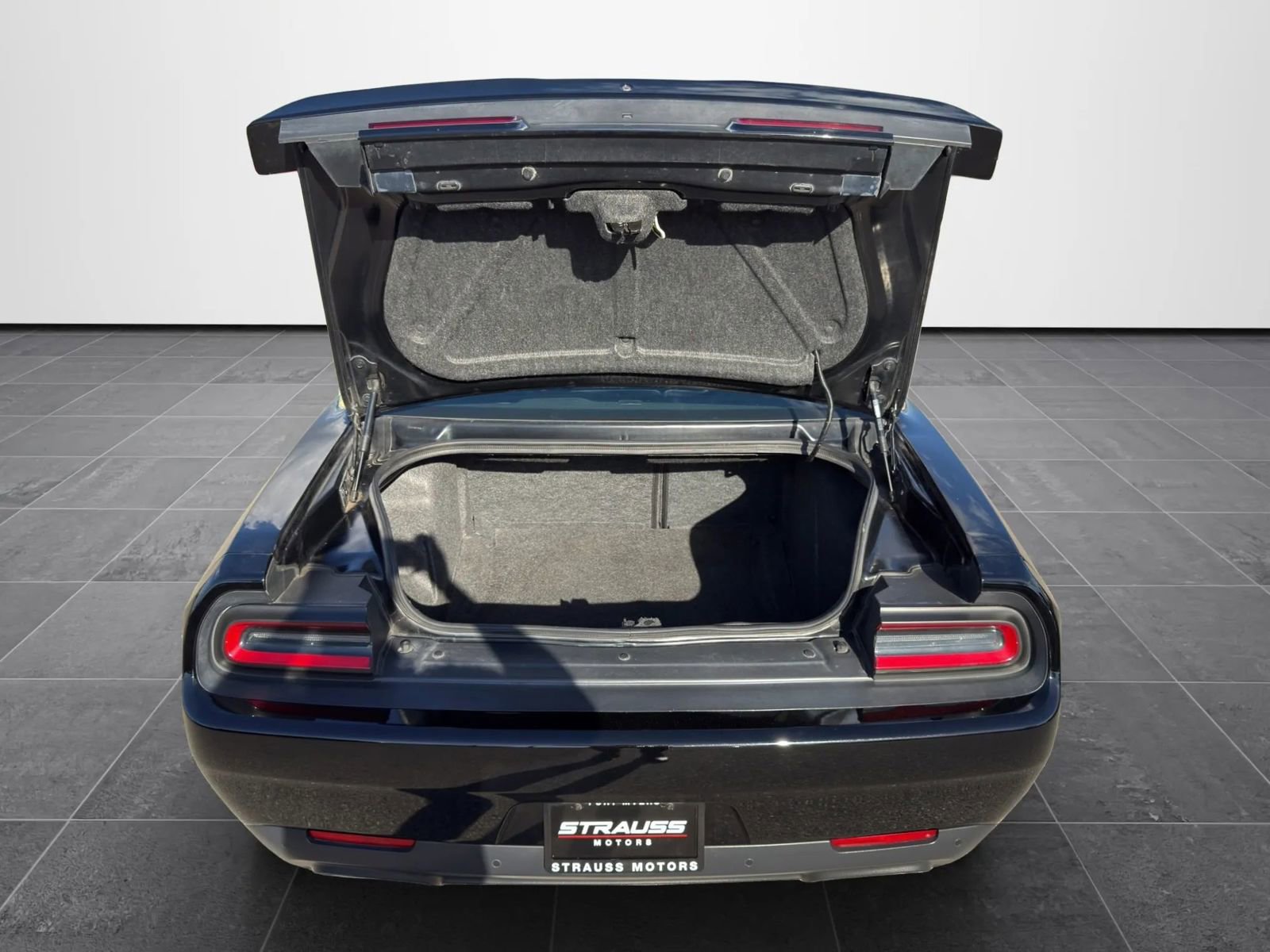 Used 2016 Dodge Challenger SRT w/ Technology Group image 31