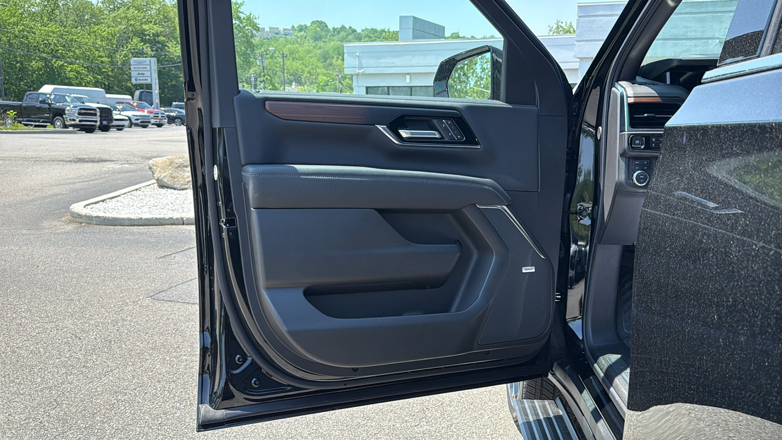 New 2026 GMC Yukon Denali w/ Denali Reserve Package AWD/4WD image 6