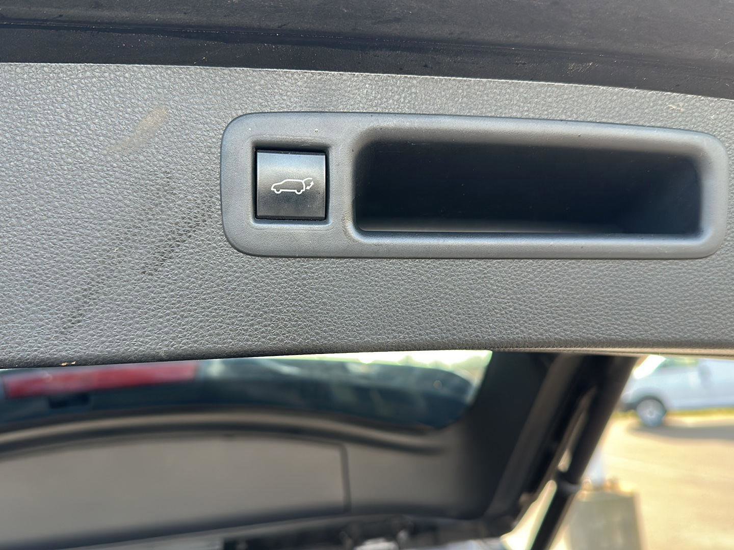 Used 2021 Toyota Highlander XLE image 10