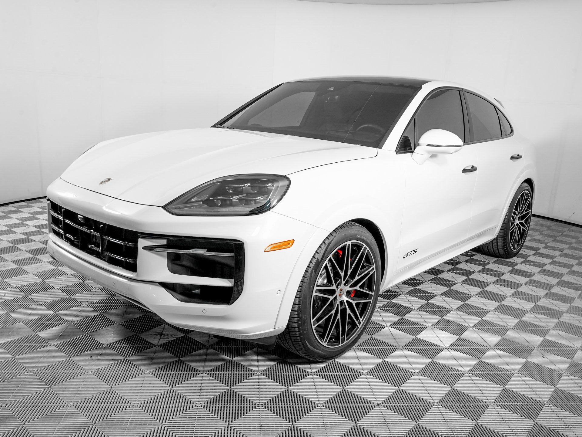 Used 2025 Porsche Cayenne GTS image 8