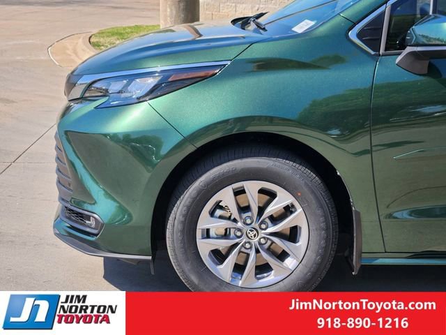 New 2026 Toyota Sienna XLE FWD image 7