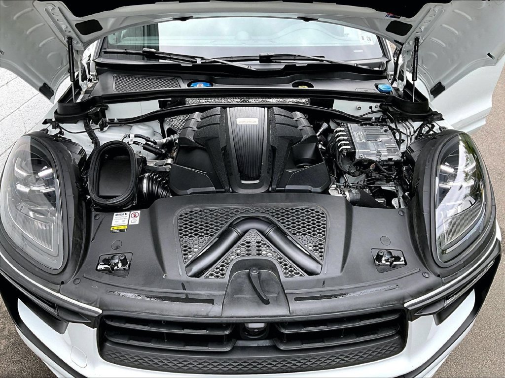 Certified 2023 Porsche Macan S AWD/4WD image 14