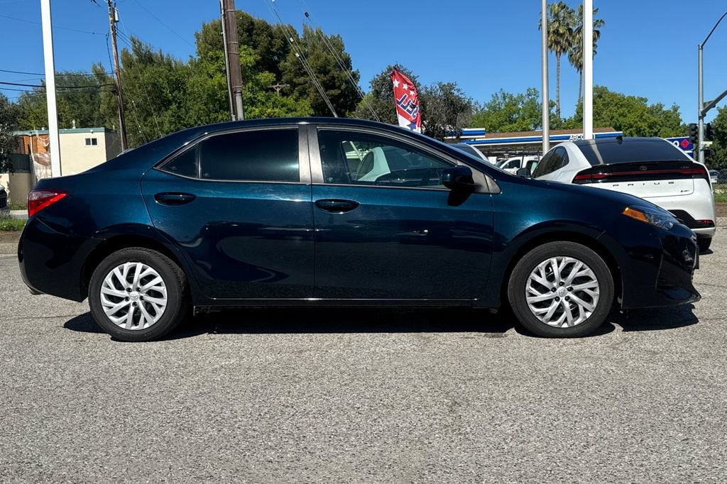 Used 2017 Toyota Corolla LE FWD image 2