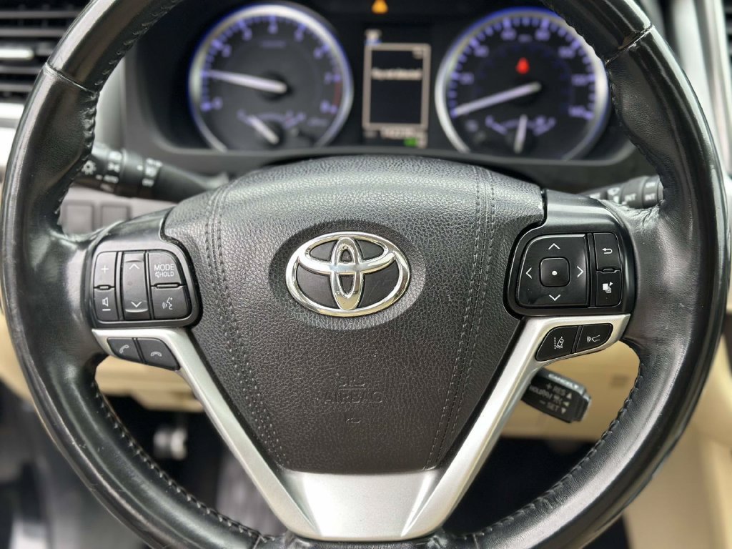 Used 2018 Toyota Highlander XLE w/ Protection Package #3 AWD/4WD image 32