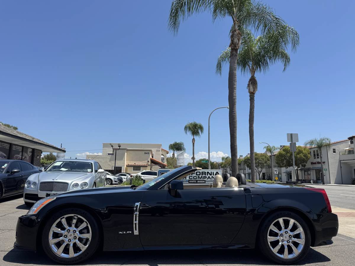 Used 2009 Cadillac XLR RWD image 3