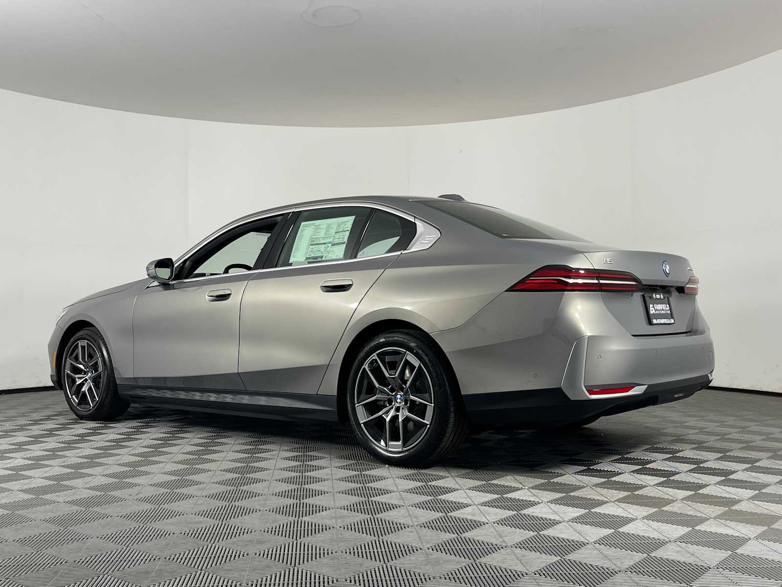 New 2026 BMW i5 eDrive40 image 8