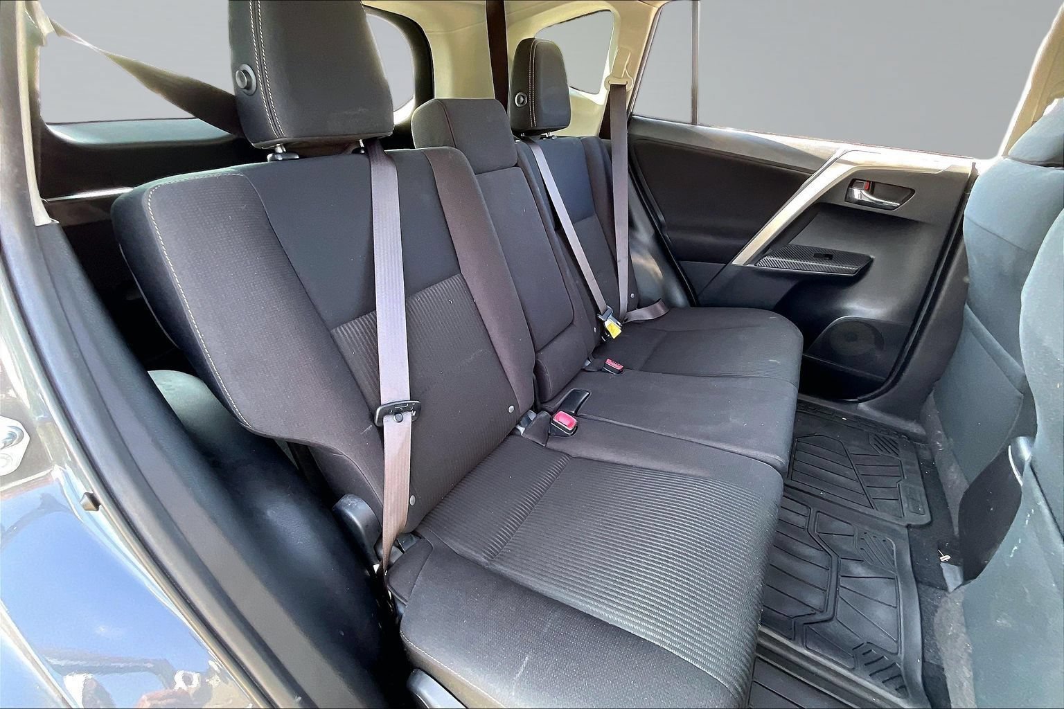 Used 2015 Toyota RAV4 XLE AWD/4WD image 28