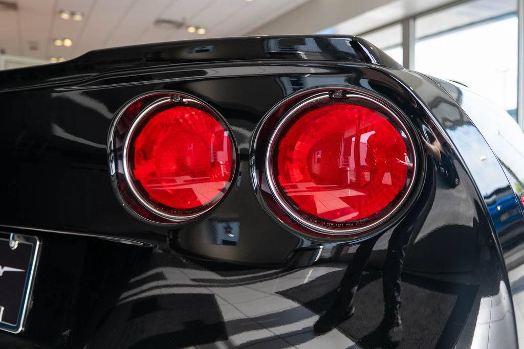 Used 2013 Chevrolet Corvette 427 w/ 1SB Preferred Equipment Group RWD image 18