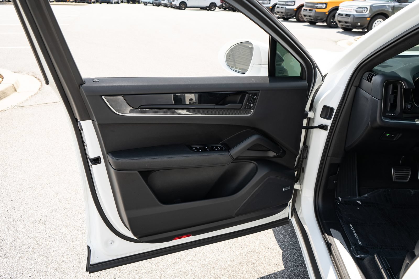 Used 2024 Porsche Cayenne S AWD/4WD image 32
