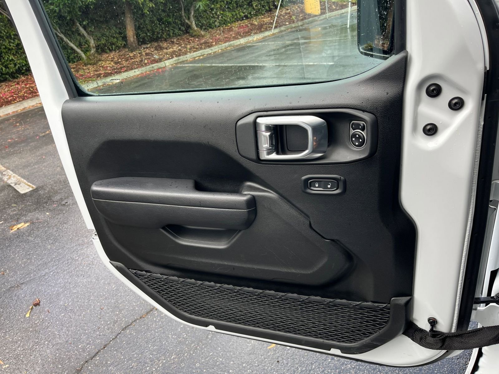 Used 2025 Jeep Wrangler Sport S image 18