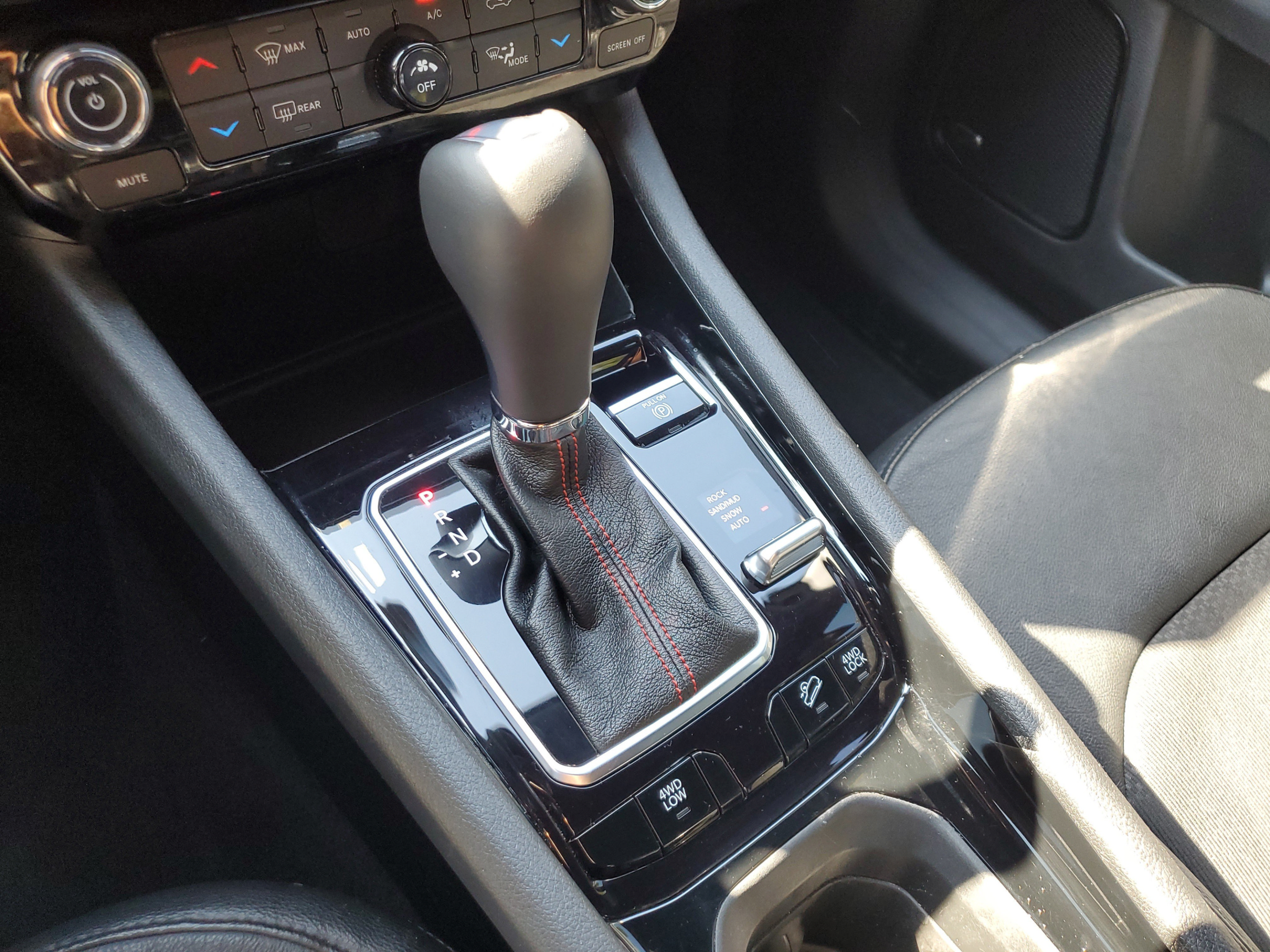 Used 2024 Jeep Compass Trailhawk w/ Sun and Sound Group AWD/4WD image 28