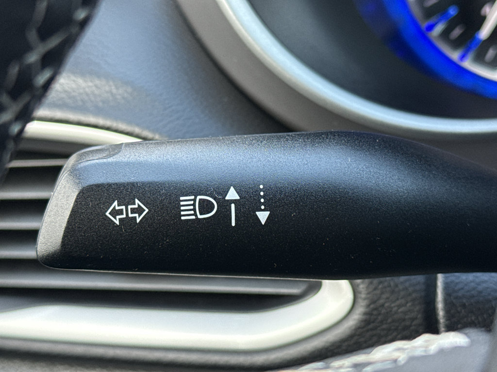 Used 2025 Chrysler Pacifica Select FWD image 16