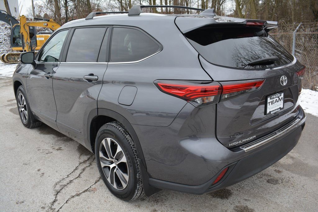 Used 2023 Toyota Highlander XLE image 7