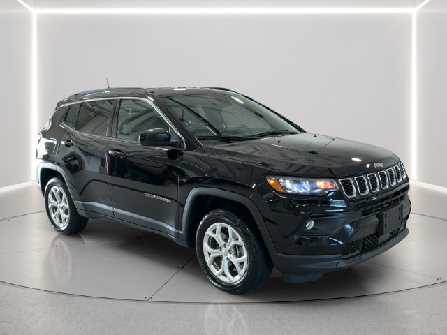 Used 2024 Jeep Compass Latitude AWD/4WD image 8