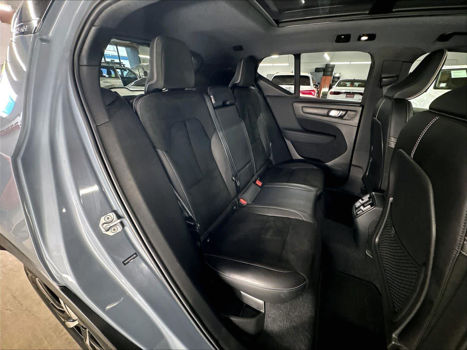 Used 2021 Volvo XC40 P8 Recharge w/ Advanced Package AWD/4WD image 29