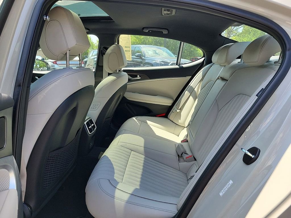 Used 2025 Genesis G70 2.5T w/ Sport Prestige Package image 13