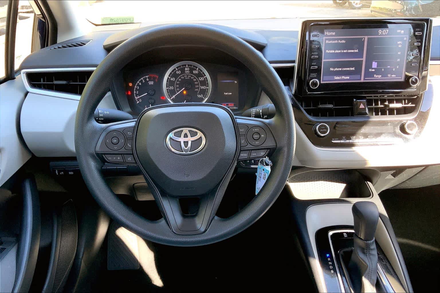 Used 2020 Toyota Corolla LE FWD image 6