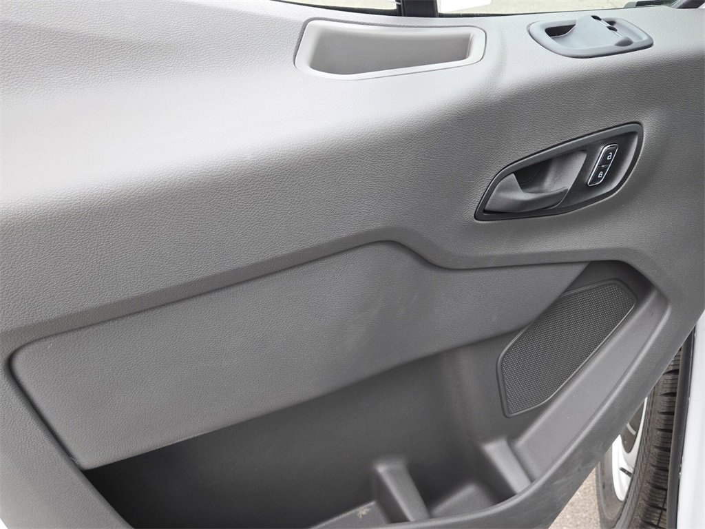New 2025 Ford Transit 250 148 Medium Roof image 15