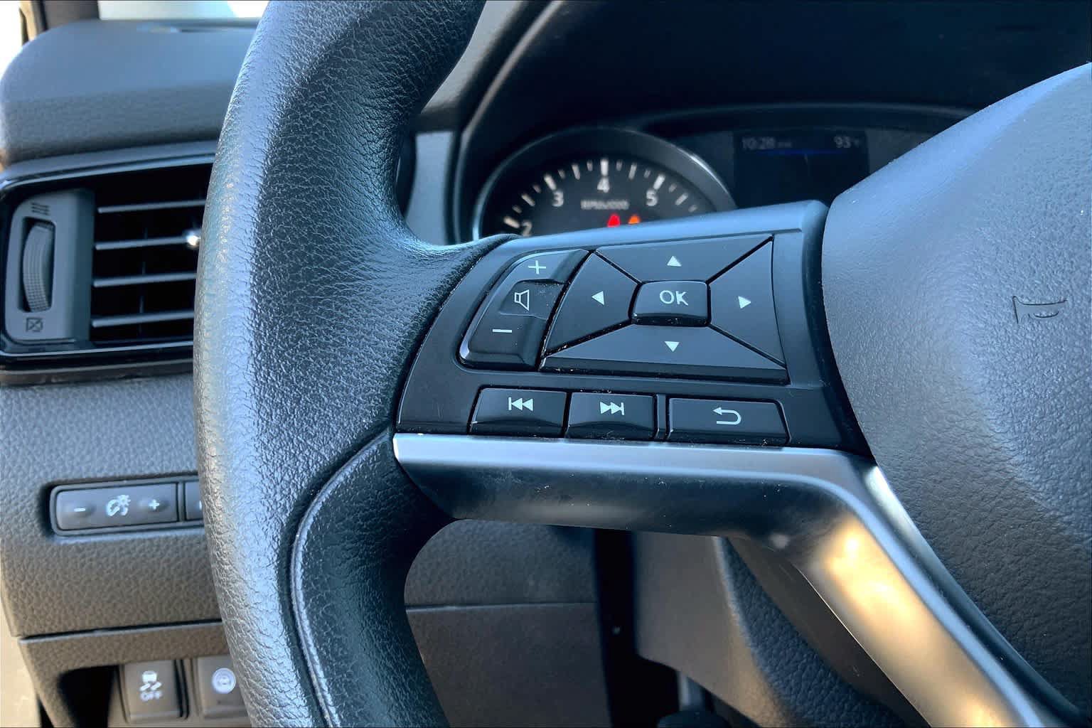 Used 2020 Nissan Rogue Sport SV FWD image 23