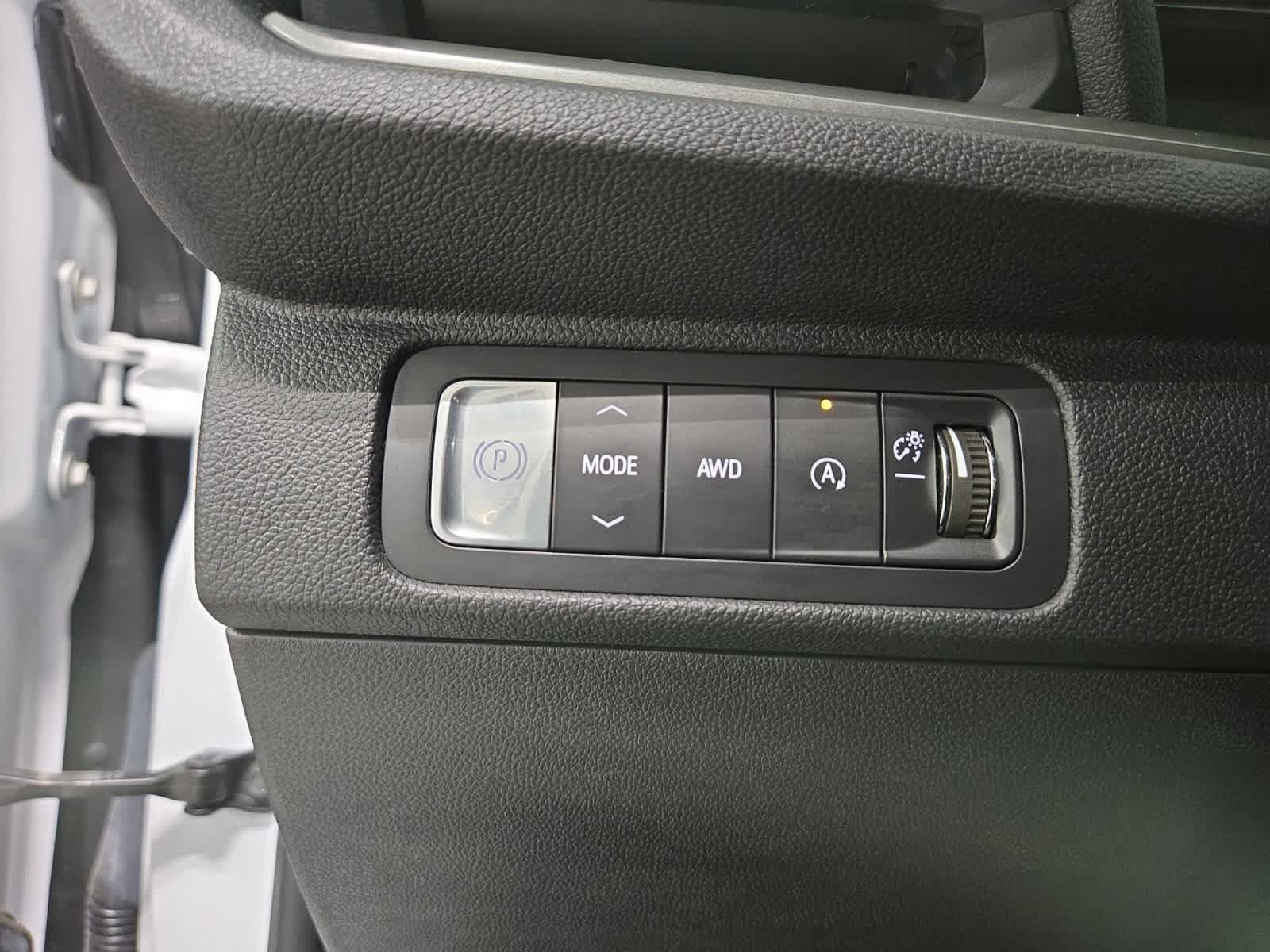 Used 2025 Chevrolet Traverse LT AWD/4WD image 38