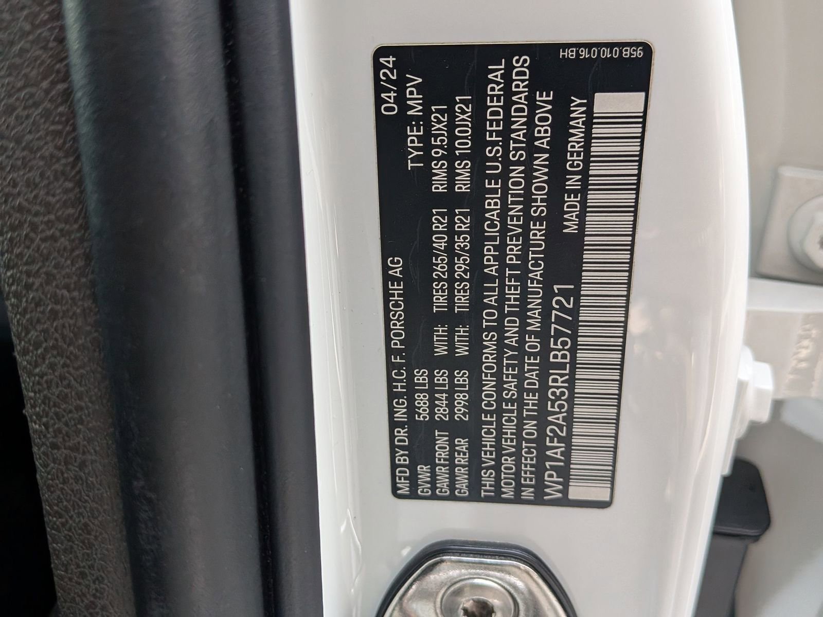 Certified 2024 Porsche Macan GTS image 30