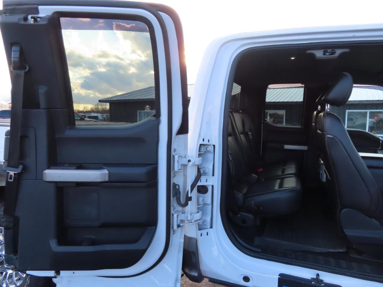 Used 2021 Ford F350 Lariat w/ Chrome Package image 40