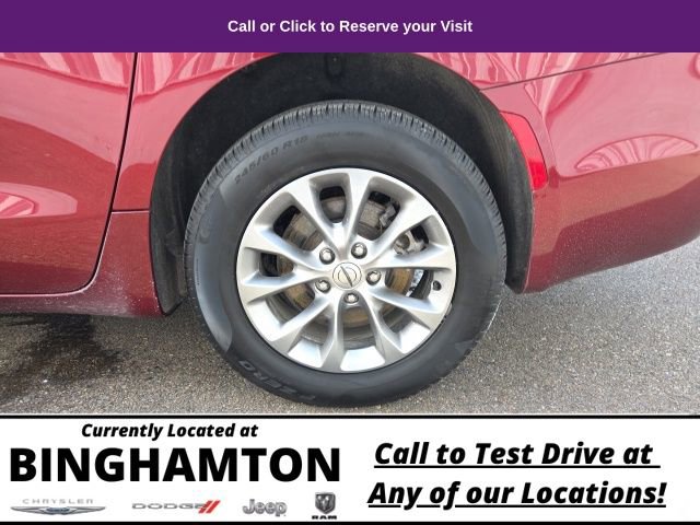 Used 2023 Chrysler Pacifica Touring-L image 25