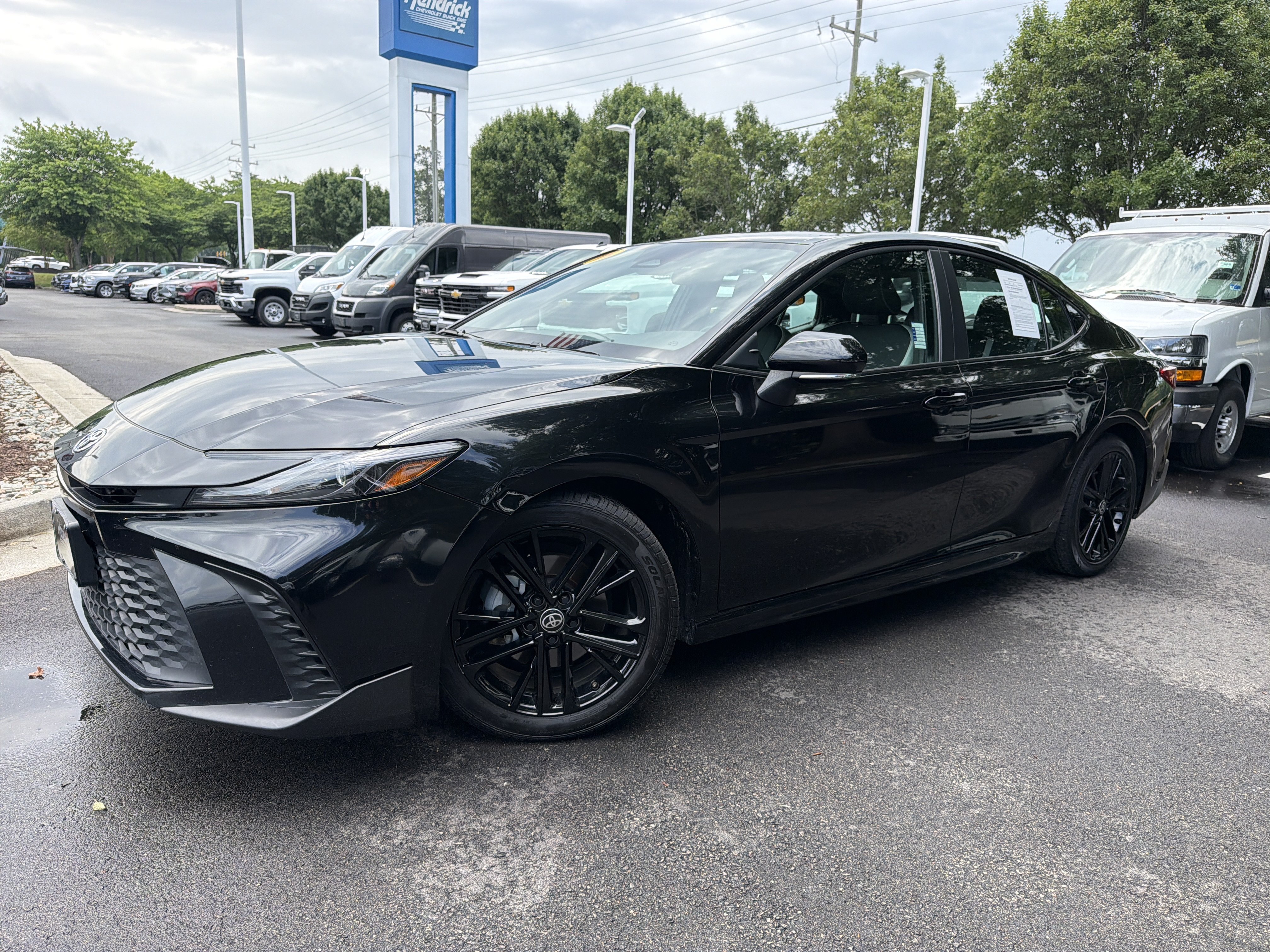 Used 2025 Toyota Camry SE FWD image 5
