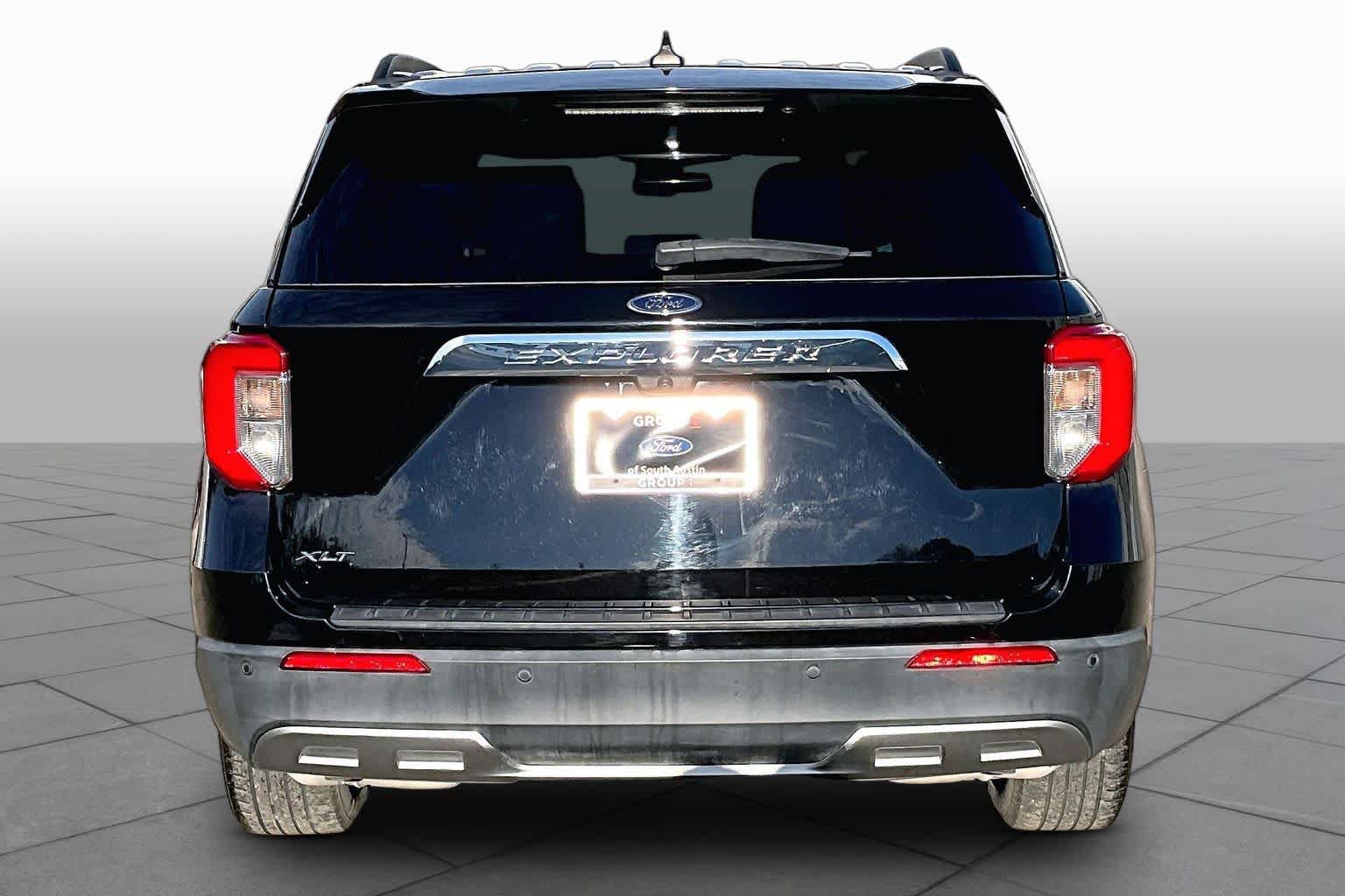 Used 2023 Ford Explorer XLT w/ Equipment Group 202A RWD image 5