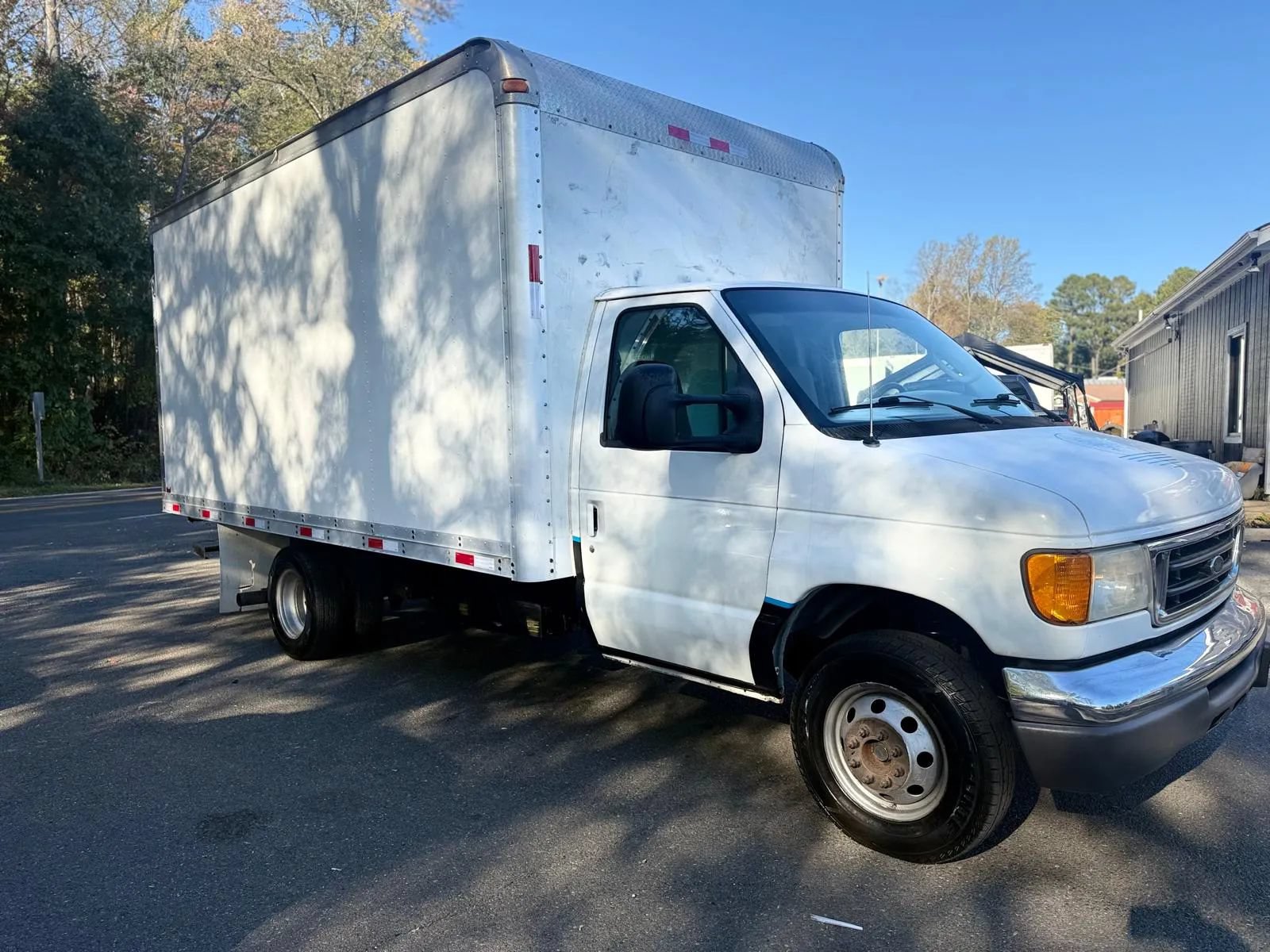 Used 2005 Ford E-350 and Econoline 350 Super Duty RWD image 8