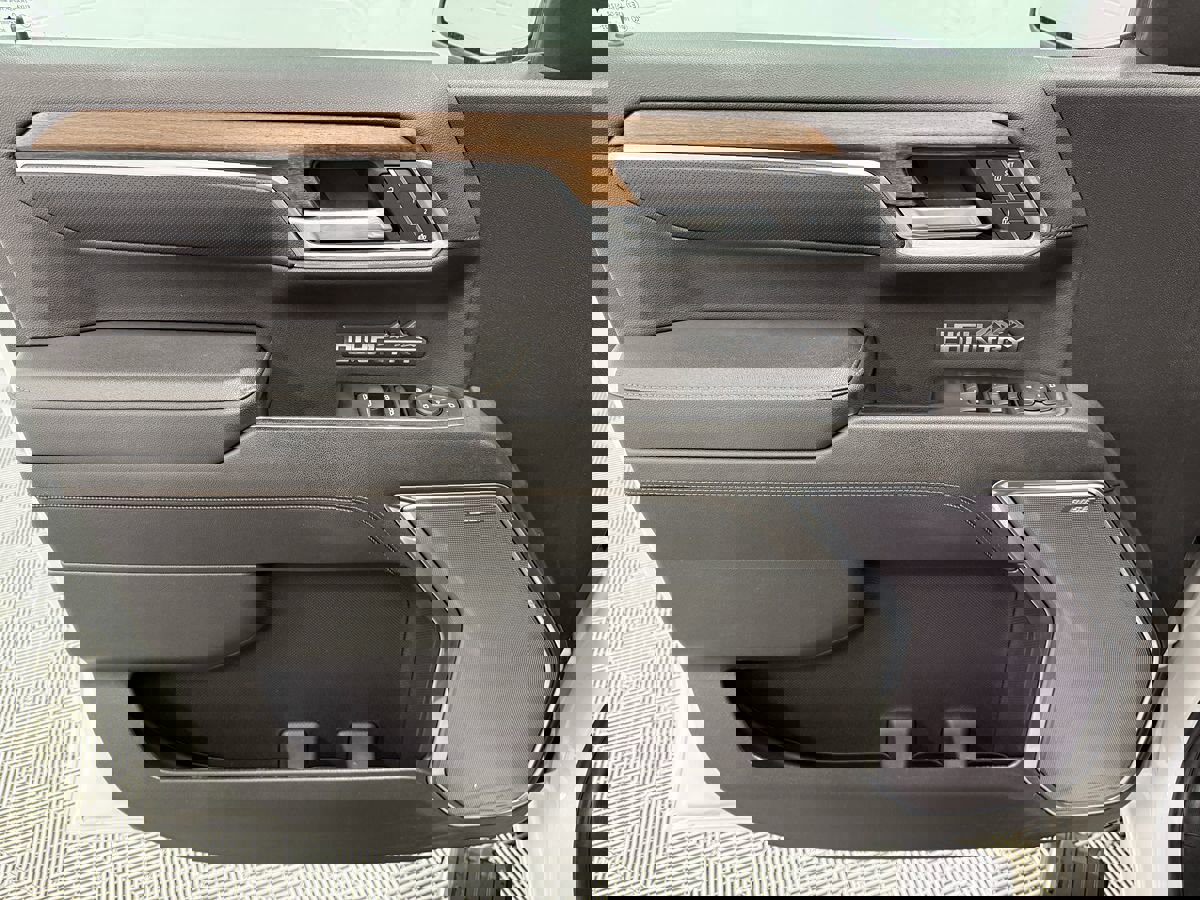 Used 2023 Chevrolet Silverado 1500 High Country image 11