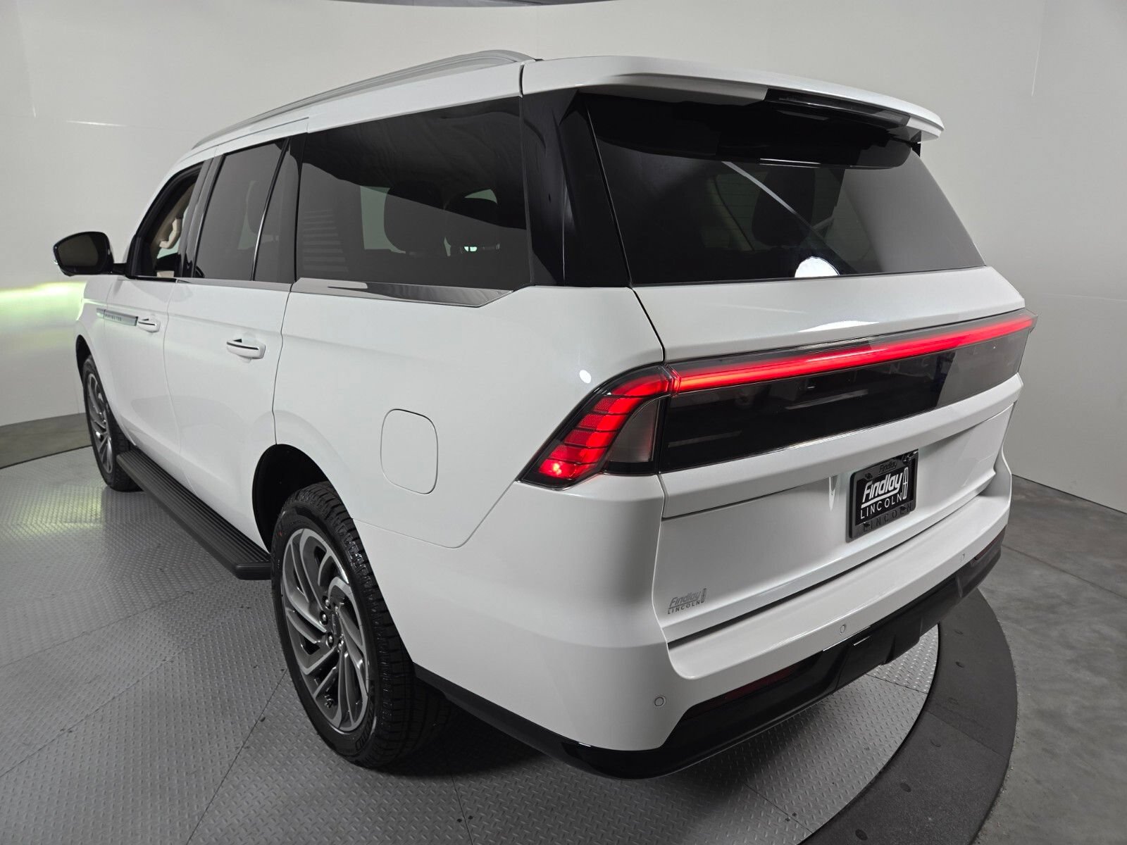 New 2027 Lincoln Navigator Premiere RWD image 7