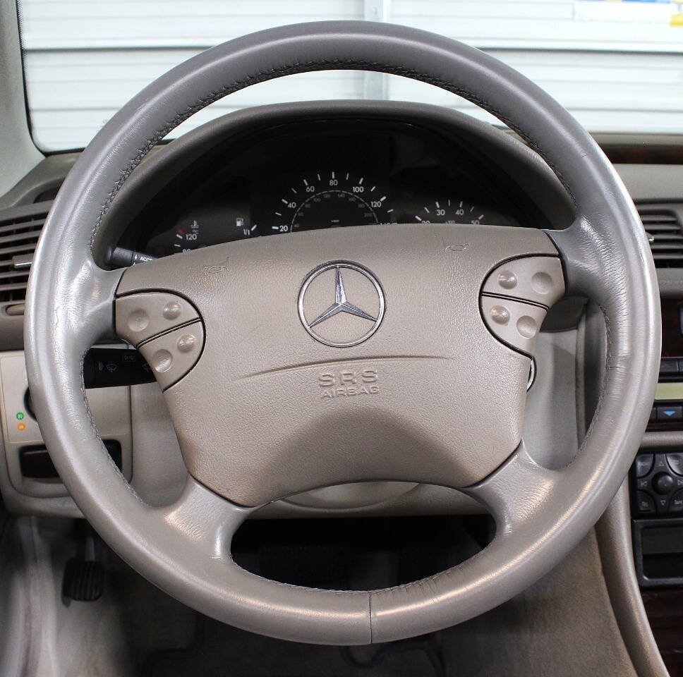 Used 2001 Mercedes-Benz CLK 320 Cabriolet image 13