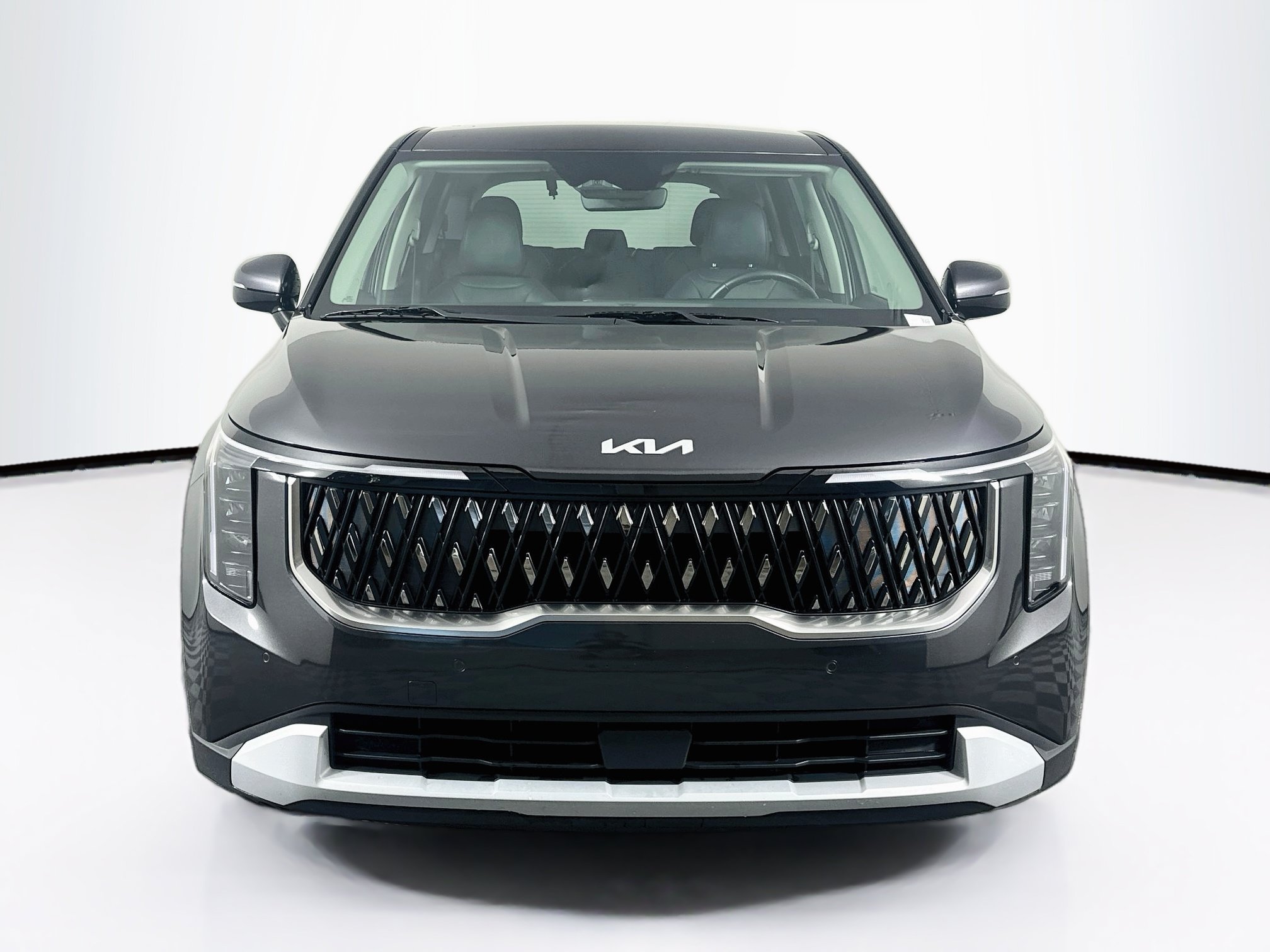 Used 2026 Kia Carnival FWD image 2