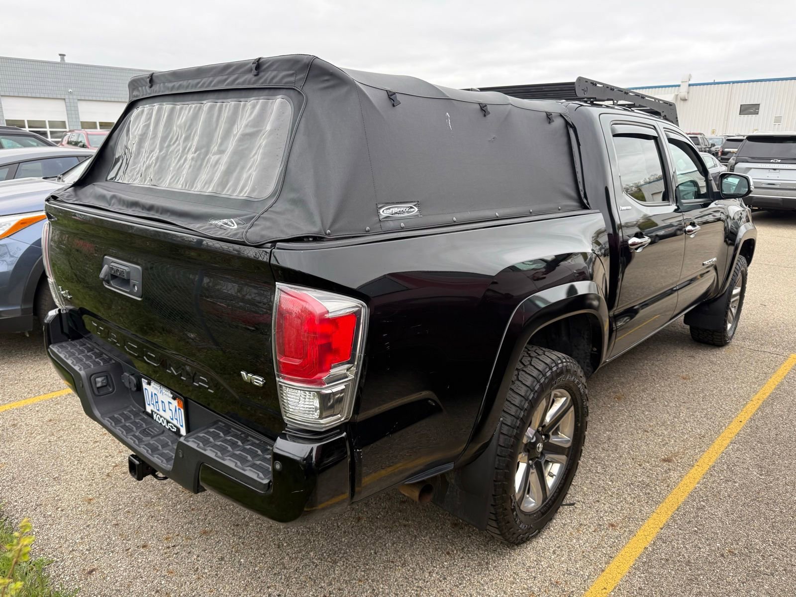 Used 2017 Toyota Tacoma Limited AWD/4WD image 2