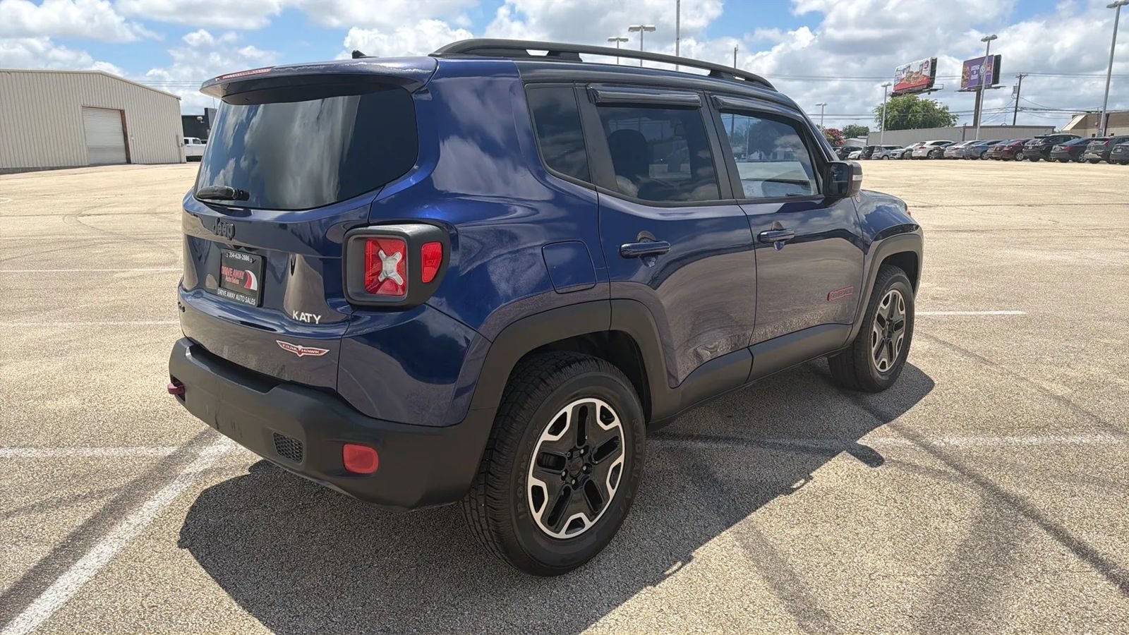 Used 2016 Jeep Renegade Trailhawk w/ Premium Trailhawk Package AWD/4WD image 5
