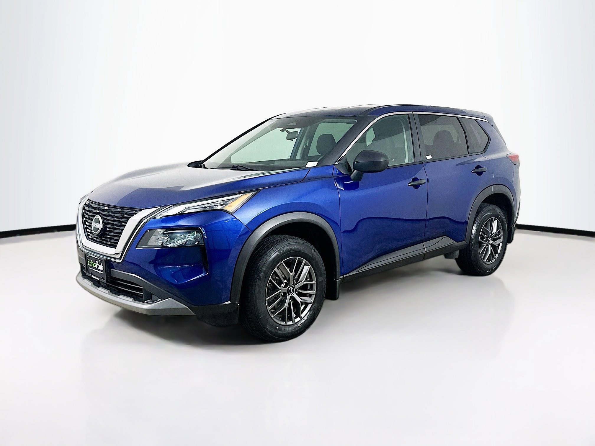 Used 2023 Nissan Rogue S AWD/4WD image 3
