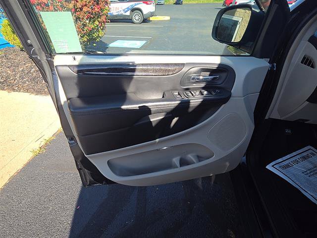 Used 2012 Dodge Grand Caravan Crew w/ Crew Value Pkg FWD image 19