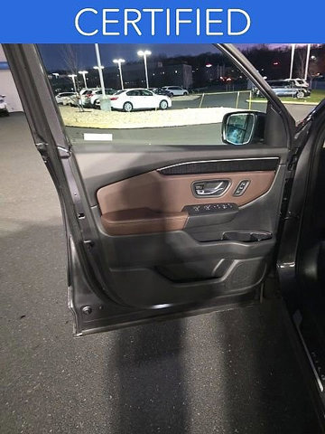 Used 2025 Honda Pilot Elite image 26