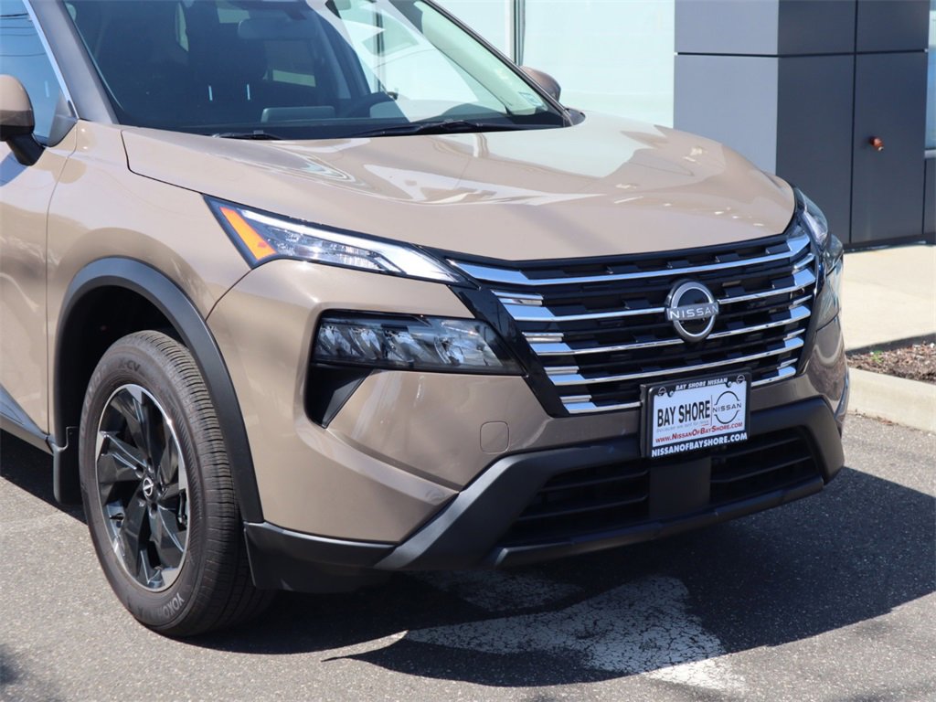 Certified 2025 Nissan Rogue SV image 4